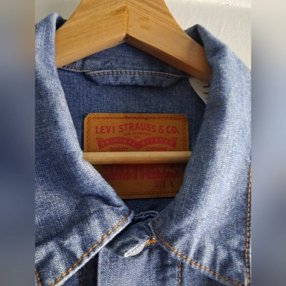 Levi's Trucker Denim Jacket Medium Wash Euc Sz Large Casual Streetwear